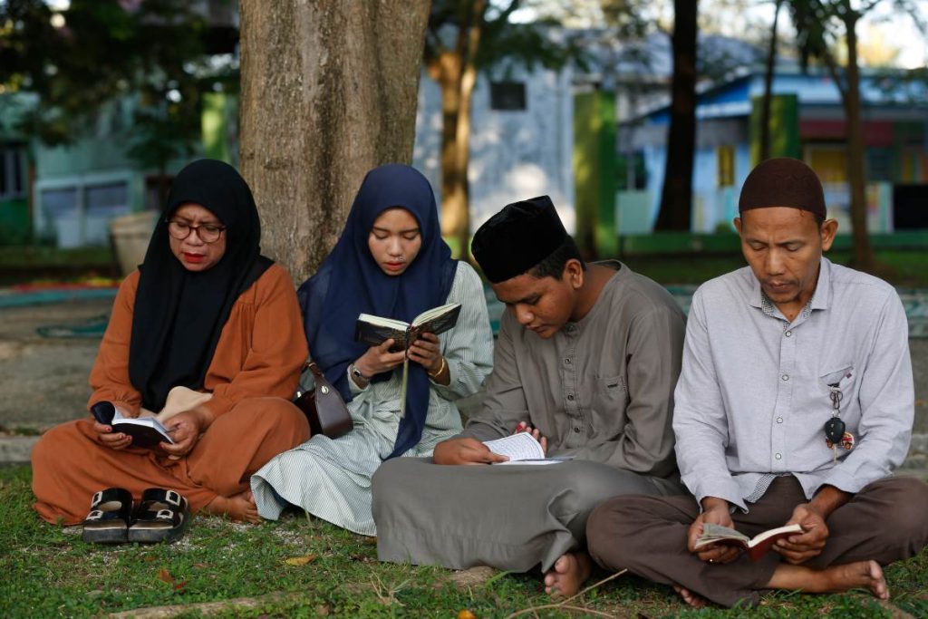 En Indonesia, el balance oficial ascendió a 165,708 fallecidos, de los cuales más de 120,000 se registraron únicamente en el norte de Sumatra, lo que da cuenta de la magnitud del impacto en esta región.