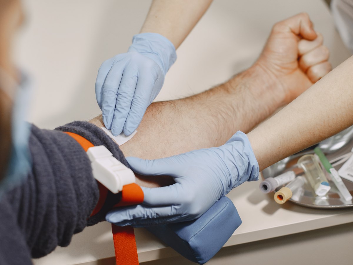 Cada bolsa de sangre donada puede salvar hasta tres vidas. Esta Navidad, la Cruz Roja Salvadoreña convierte la solidaridad en esperanza.