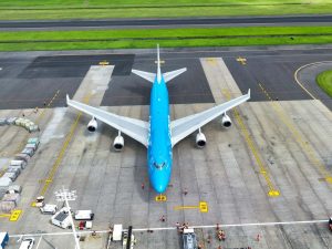 Nuevo acuerdo aéreo permitiría hasta 14 vuelos semanales entre El Salvador y España