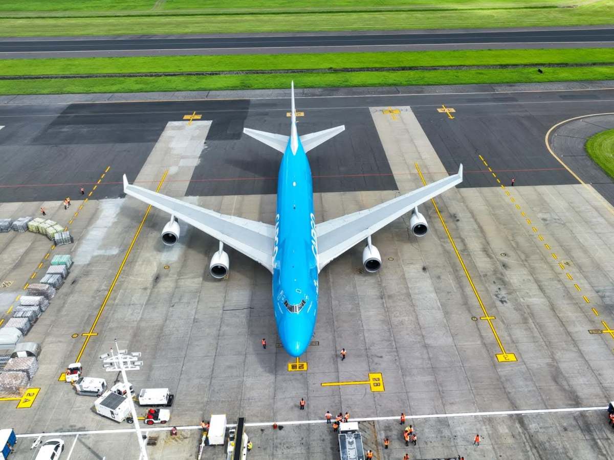 Nuevo acuerdo aéreo permitiría hasta 14 vuelos semanales entre El Salvador y España