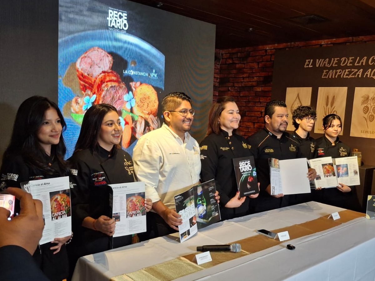 Presentación del Recetario Navideño 2025, una propuesta con cerveza como ingrediente, creada por jóvenes talentos de la gastronomía salvadoreña.