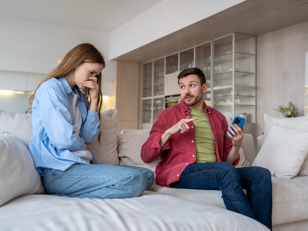 Sentirse culpable, controlado o inseguro en una relación puede ser una señal de alerta emocional que no debe ignorarse.