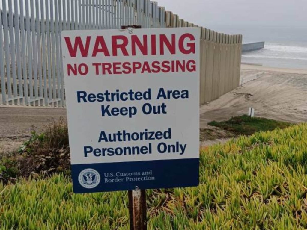 El cruce de salvadoreños entre San Diego y Tijuana cayó 93 % en 2025; solo 17 fueron detenidos en dos meses, según datos de autoridades fronterizas.