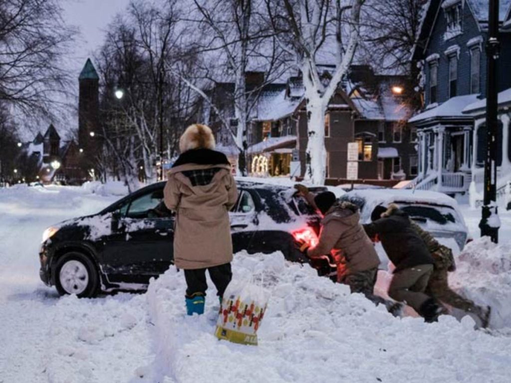 Hasta ahora, se reportan al menos dos personas fallecidas en ese estado debido a las condiciones climáticas extremas.