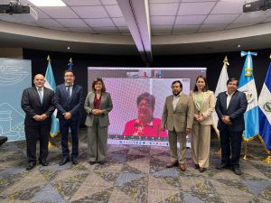 Autoridades de El Salvador, Guatemala y Honduras participan en la II Reunión Ordinaria de la Comisión Trinacional del Plan Trifinio 2025, realizada en Guatemala, donde se oficializó el nuevo período de liderazgo regional.