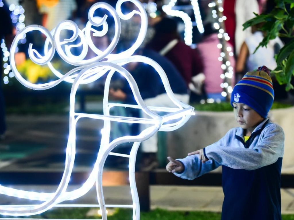Navilandia, en la Puerta de El Diablo reúne a niños y grandes en el espíritu navideño. Foto Emerson Del Cid