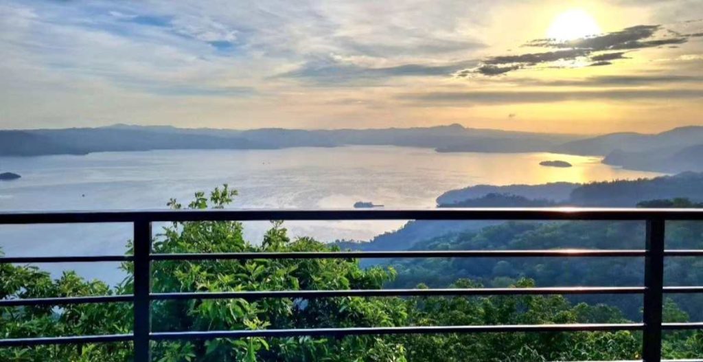 Un ambiente rodeado de naturaleza y clima fresco para disfrutar en familia o con amigos.