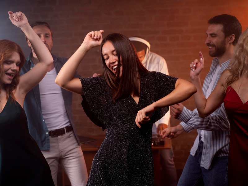 El after de Navidad se vive en zonas de fácil acceso, donde la música y el encuentro marcan el ritmo nocturno.