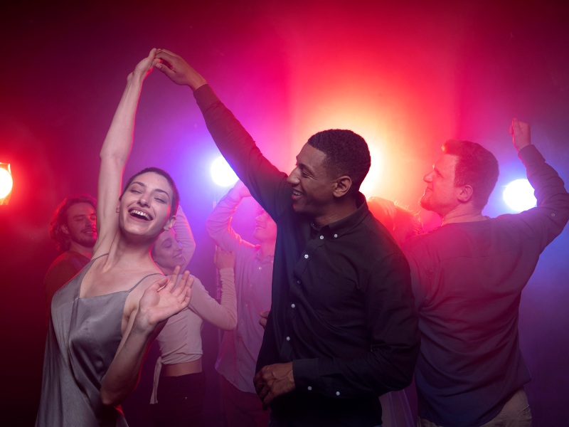 El after de Navidad se consolida como una alternativa para cerrar la jornada en movimiento y convivencia.