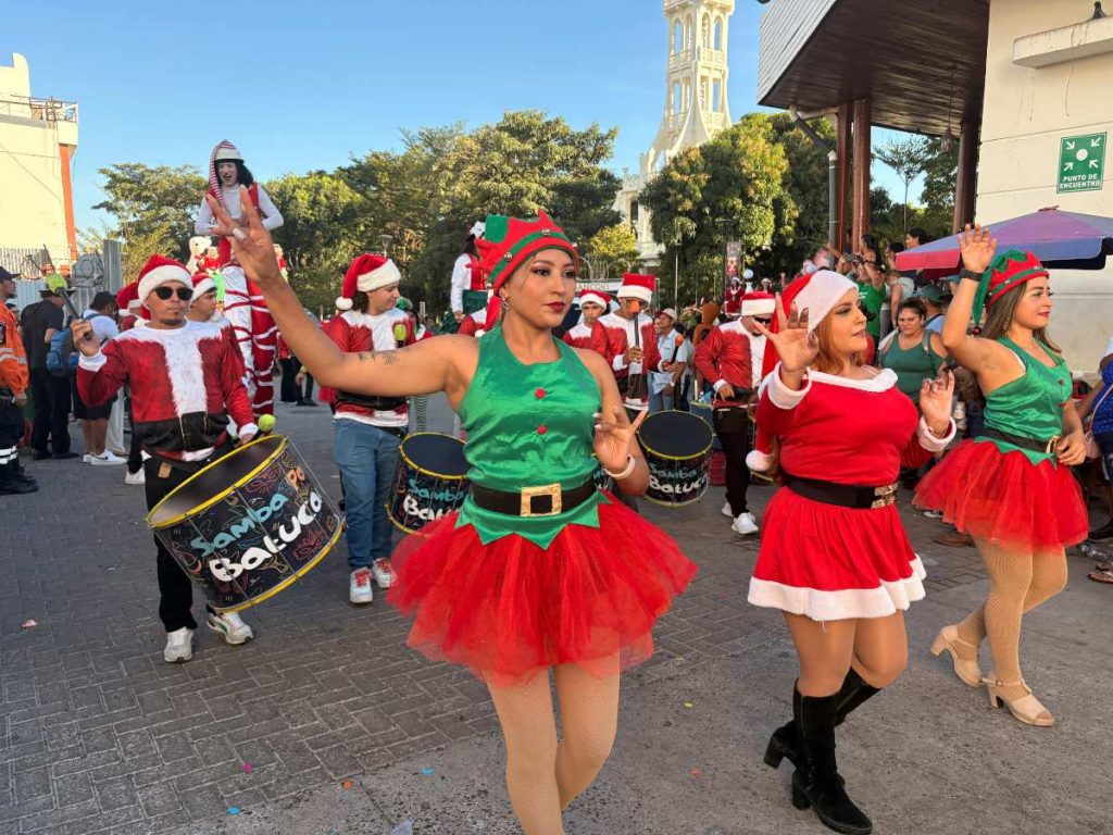 San Vicente vive el desfile del correo. Foto elsalvador.com