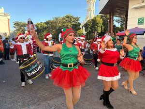 San Vicente vive el desfile del correo. Foto elsalvador.com