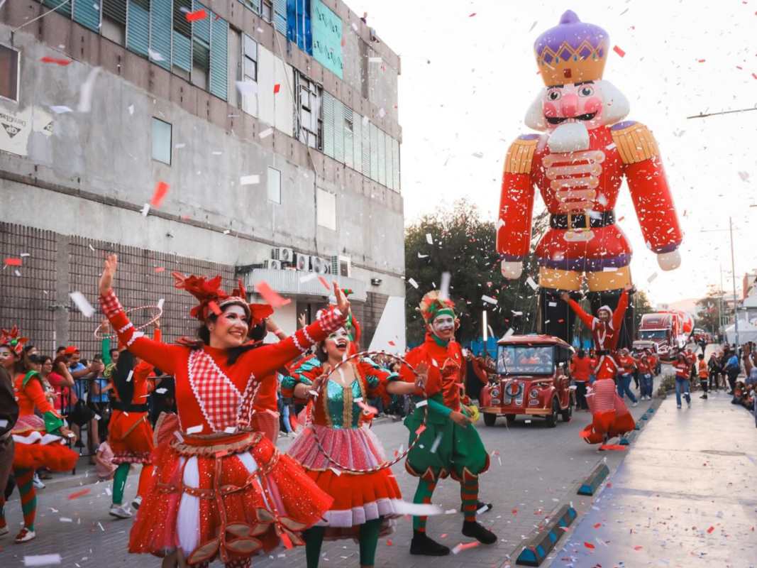 turismo-desfile-globos-gigantes-el-salvador (1)