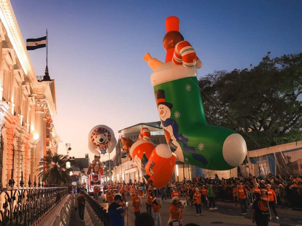 Desfile de globo gigantes centro historico