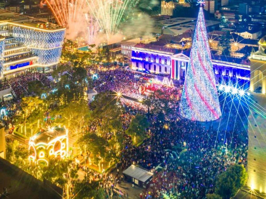 La Villa Navideña abre sus puertas en el Centro Histórico de San Salvador