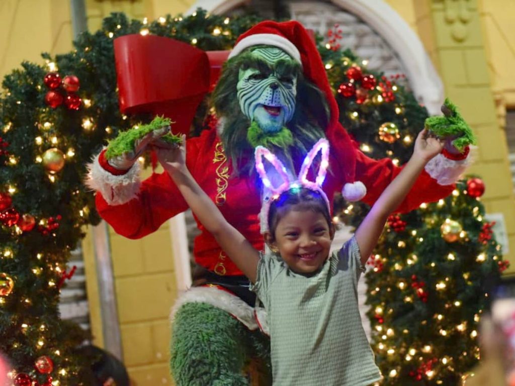 Entre los atractivos de la Villa Navideña se encuentra la casa del Grinch. elsalvador.com