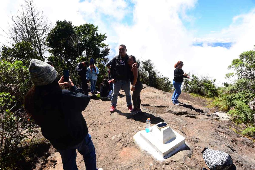 La vista desde Peña Rajada permite observar distintos puntos del norte y oriente de El Salvador.