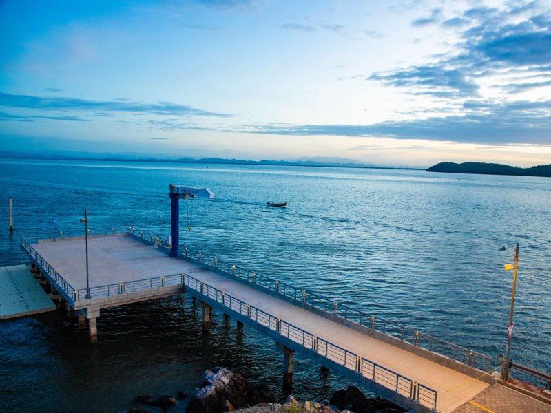Caminar junto al océano, una experiencia única en el oriente del país.