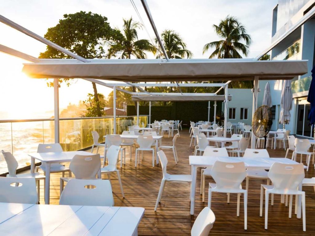 Terrazas frente al Pacífico convierten cada comida en una experiencia con vista privilegiada en La Libertad.