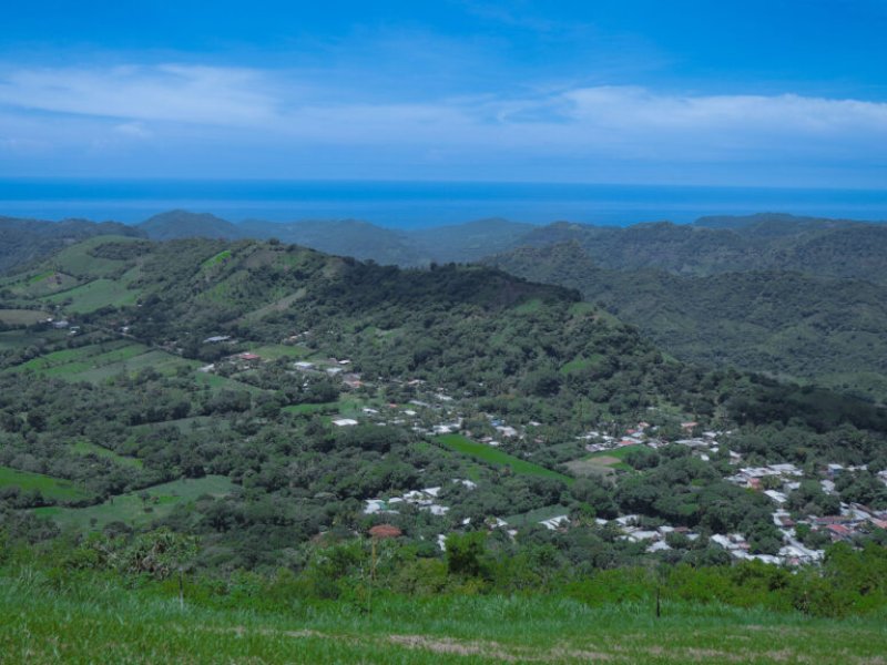 Subir al Cerro Las Pavas es una experiencia de calma y conexión con lo esencial.