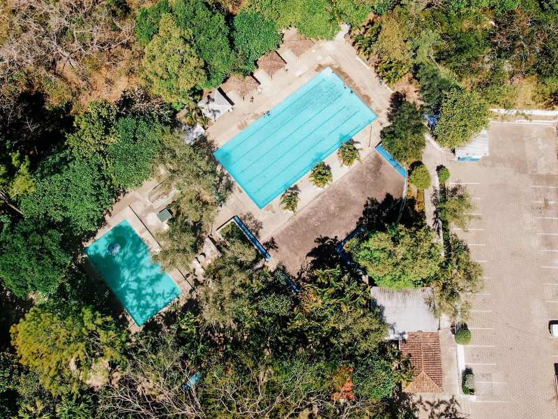 El parque Agua Fría ofrece piscinas naturales alimentadas directamente por el río.