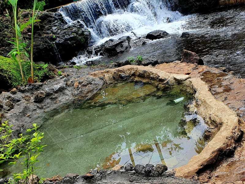 Piscinas naturales del Turicentro Shutecath, alimentadas directamente por el río en el cantón Caluco, Sonsonate. / Foto cortesía