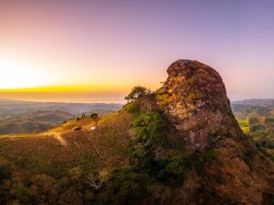 El Peñón de Comasagua es uno de los miradores naturales más sorprendentes de La Libertad.