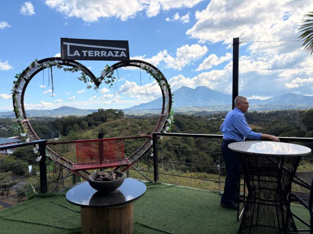 Restaurante La Terraza lanzó el primer y único desayuno buffet “all you can eat” de San Rafael Cedros