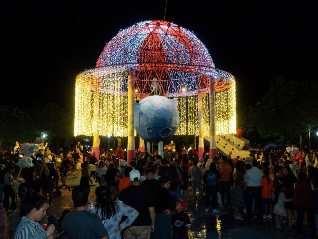 El Parque El Principito ofrece una villa pensada para niños, con shows, personajes navideños y espacios para tomarse fotos.