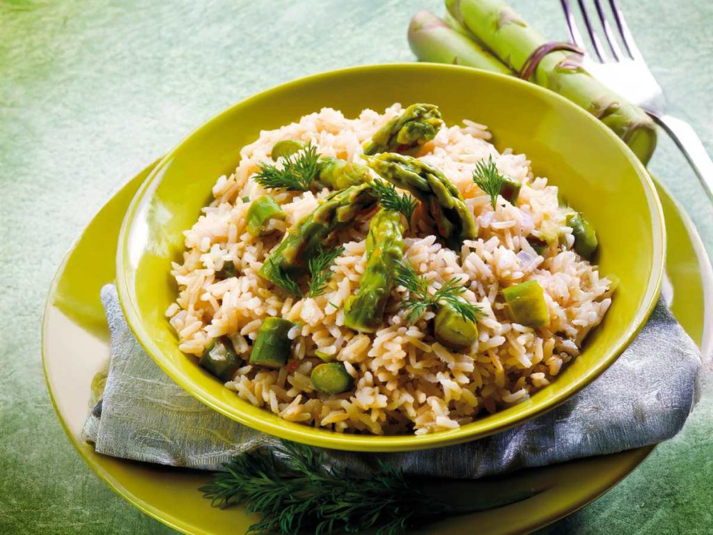 **Arroz con espárragos y alverjas**Ligero, colorido y lleno de sabor. Este arroz es la guarnición perfecta para un menú festivo y balanceado.