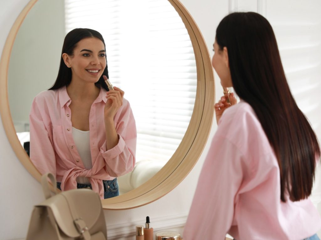 Crear una rutina de belleza consciente ayuda a mejorar el estado de ánimo y refuerza la forma en que te ves y te sentís con vos misma.