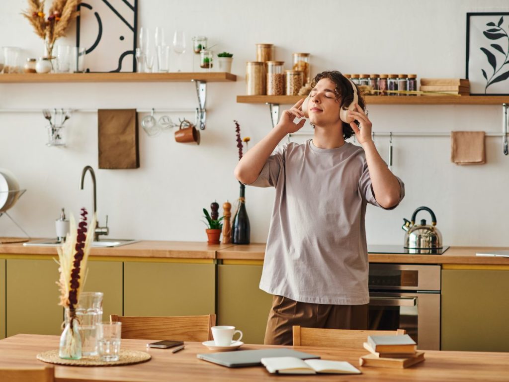 La soltería ya no se ve como fracaso, sino como elección consciente. El amor propio y la libertad emocional ganan espacio en el estilo de vida actual.