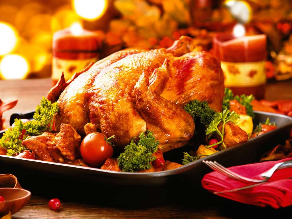 Pavo en salsa criolla, jugoso y aromático, el protagonista perfecto de la mesa navideña para compartir en familia y celebrar con sabor a hogar.