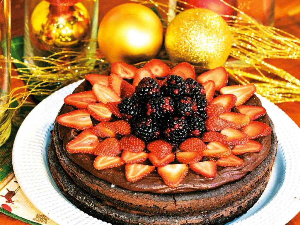 Un clásico irresistible que nunca falla. Esponjoso, húmedo y con un betún que roba suspiros. Perfecto para cerrar la cena con broche dulce.