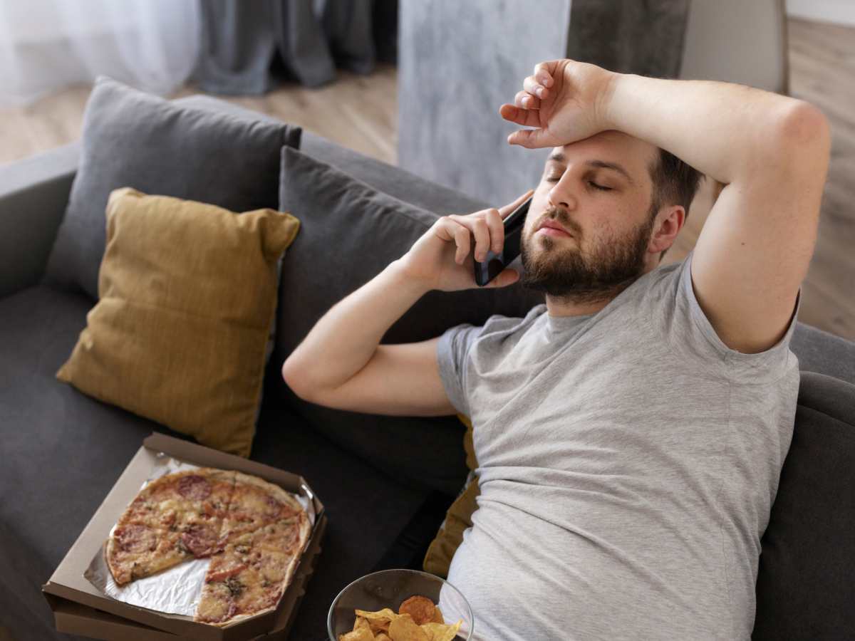 Después de una noche de celebración, la resaca puede manifestarse con dolor de cabeza, náuseas y cansancio