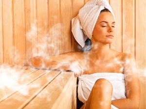 El calor controlado activa respuestas fisiológicas que mejoran la circulación, reducen el estrés y favorecen la salud cardiovascular cuando se practica de forma regular.