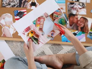 Recortar, pegar y visualizar no es solo creativo: es una forma consciente de conectar emociones, deseos y propósito hacia el 2026.