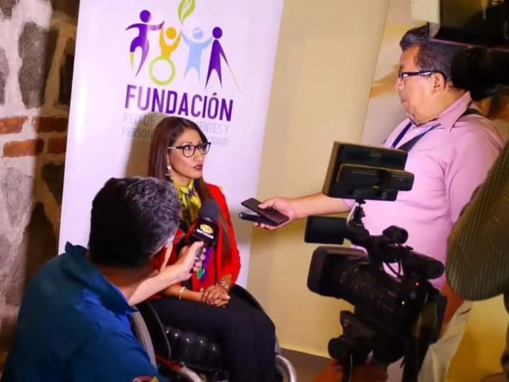 Wendy Caishpal ofrece declaraciones a medios de comunicación durante su etapa como directora ejecutiva de la Red de Sobrevivientes y Personas con Discapacidad.