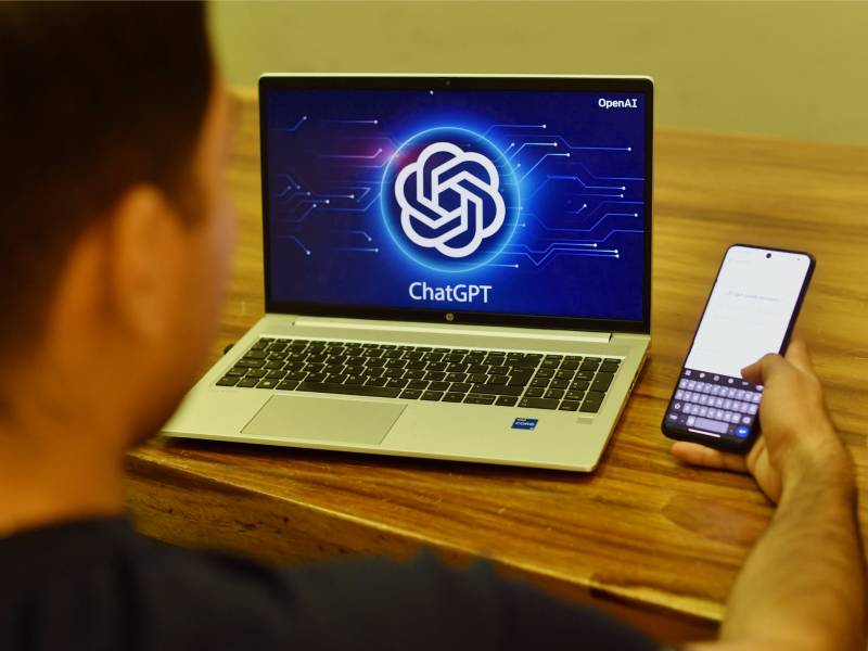 Estas materias buscan preparar a los estudiantes para un entorno tecnológico y financiero global, incluyendo contenidos como bitcoin, blockchain, programación y ciberseguridad.