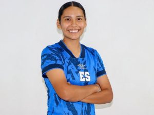 Danya Gutiérrez posa con los colores del Club León, en su nueva etapa en la Liga MX Femenil, donde continuará representando a la Selecta Femenina de El Salvador.