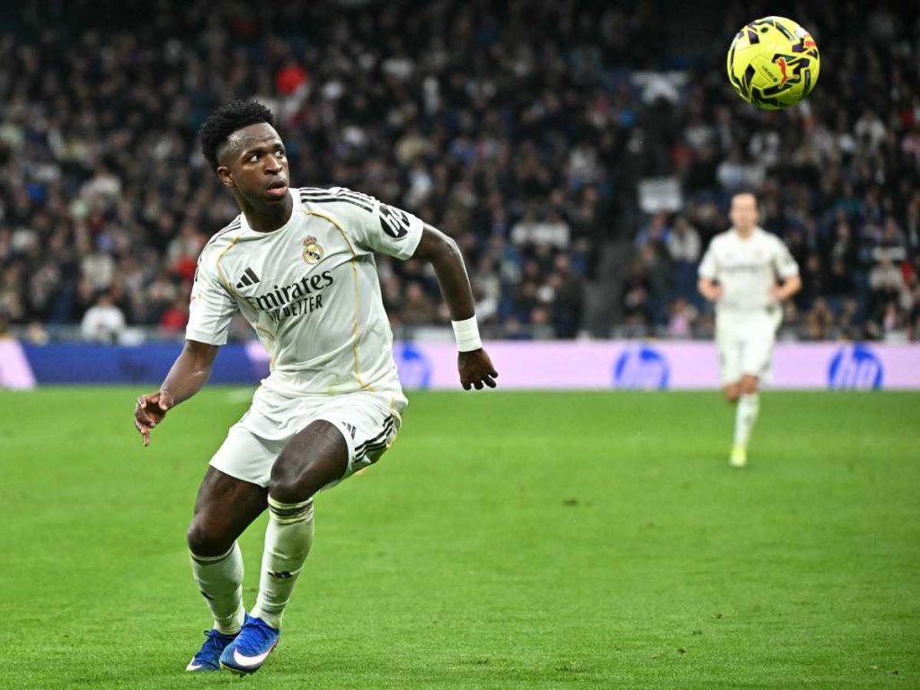 Vinícius Júnior durante el partido ante el Levante en el Santiago Bernabéu, donde fue uno de los jugadores más abucheados por la afición y recibió el respaldo público de Álvaro Arbeloa tras el encuentro.