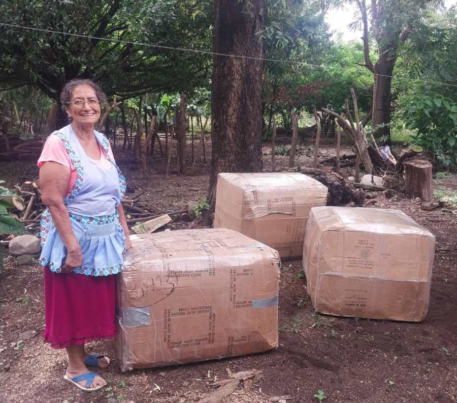 Desde Italia, Erick Acuña coordina el envío de encomiendas hacia El Salvador, con el objetivo de brindar un servicio confiable y cercano a las familias salvadoreñas. Foto EDH/Fabrizio Ottavio Berard.