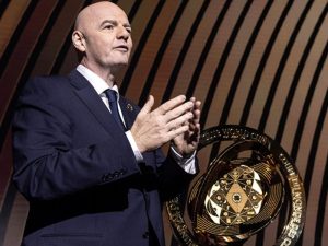 El mercado global de fichajes alcanzó en 2025 un récord histórico de 13.110 millones de dólares, según datos de la FIFA.
