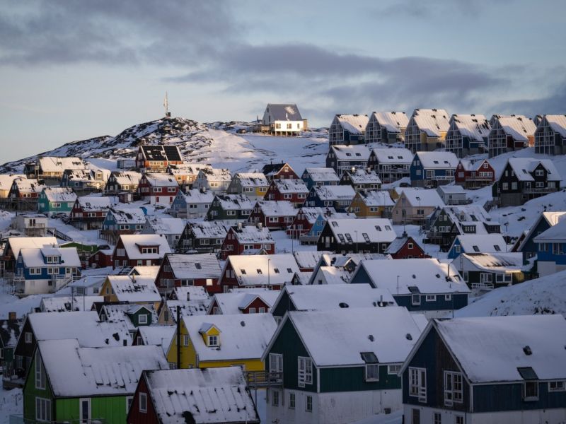 Casas fotografiadas el 15 de enero de 2026 en Nuuk, Groenlandia. (Foto de Alessandro RAMPAZZO / AFP)