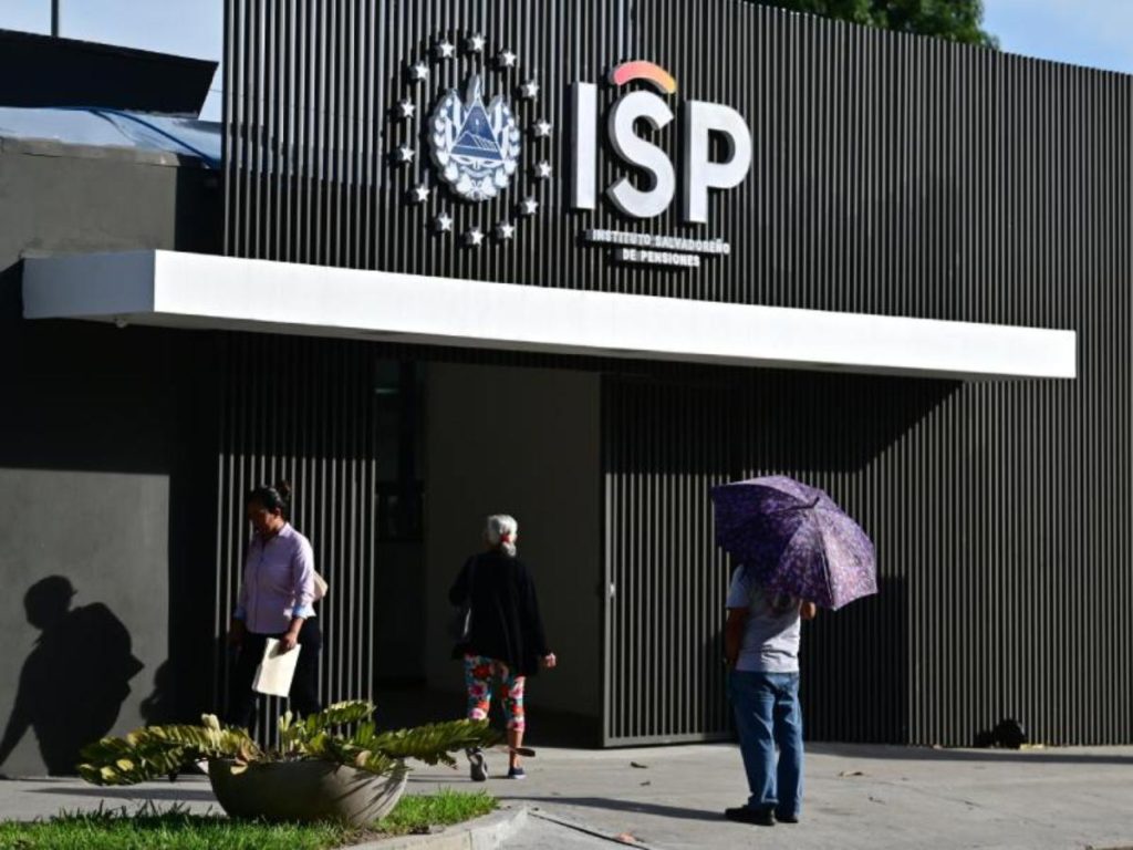El Instituto Salvadoreño del Seguro Social (ISSS) informó que, a partir del 5 de enero de 2026, los trámites de pensiones y asignaciones que anteriormente se realizaban en su Unidad de Pensiones.