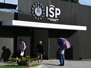 El Instituto Salvadoreño del Seguro Social (ISSS) informó que, a partir del 5 de enero de 2026, los trámites de pensiones y asignaciones que anteriormente se realizaban en su Unidad de Pensiones.