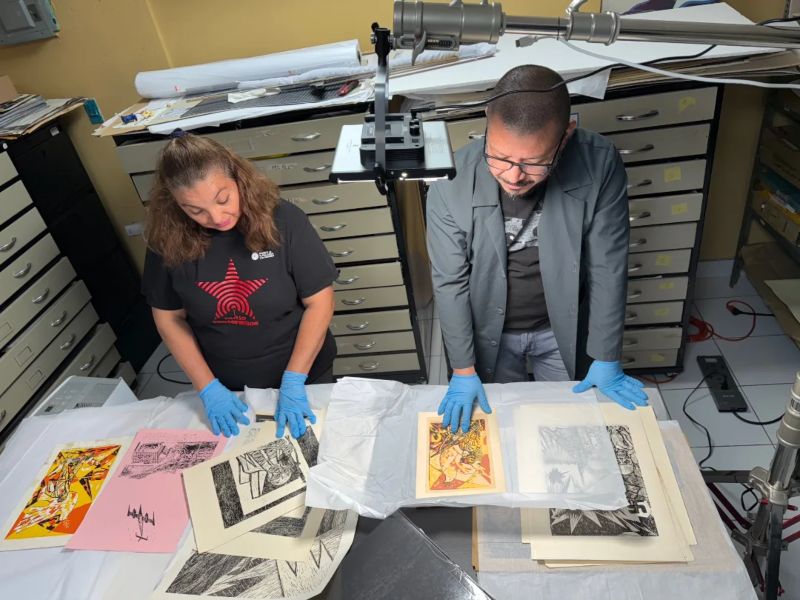 Carlos E. Colorado y Jakelyn López en el Archivo Histórico del Mupi en enero de 2026. Foto / cortesía del museo