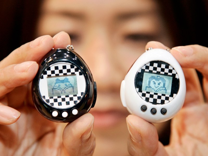 Más de 100 millones de Tamagotchis vendidos confirman el impacto global de una mascota digital nacida en Japón.