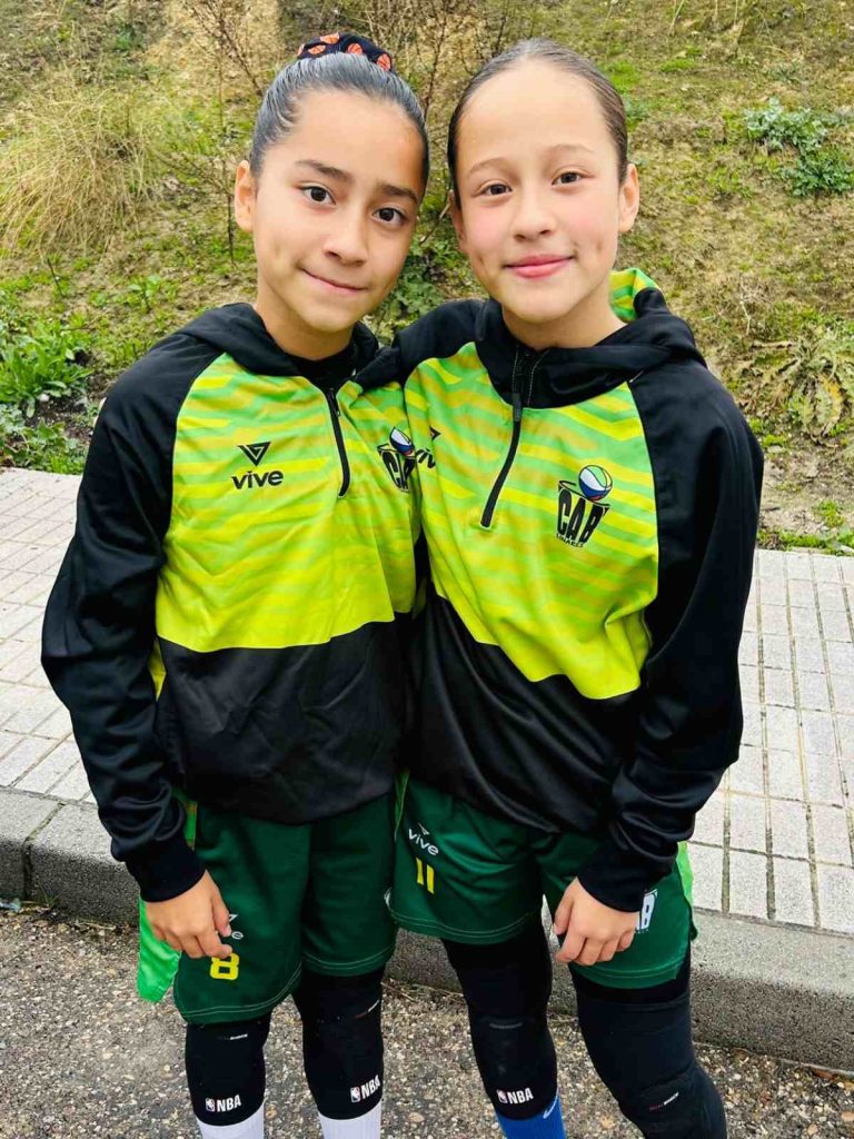 Hijas de Evelyn Garcia destacan en baloncesto en España. Foto Cortesía