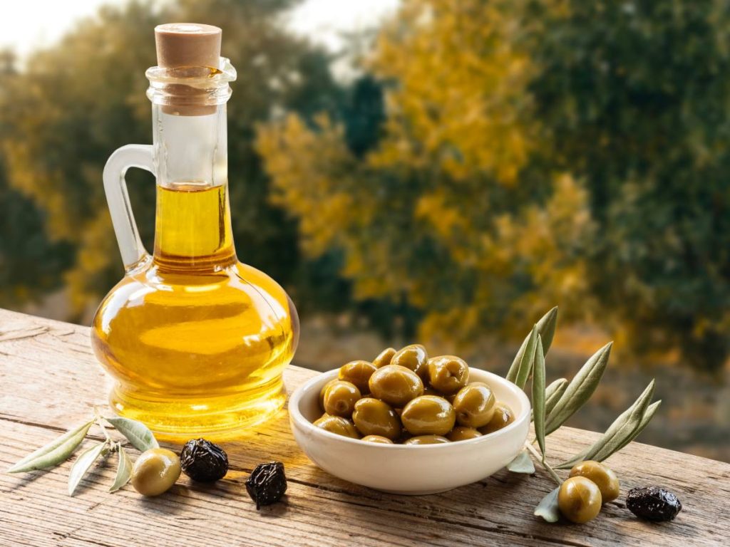 El aceite de oliva, base de la dieta mediterránea, sigue ganando protagonismo como aliado natural para cuidar el cuerpo y la mente con cada comida.