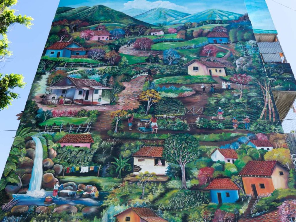 La obra de Antonio Roque retrata la identidad del pueblo salvadoreño y evoca la memoria de los lugares de origen de quienes habitan la Zacamil. Fotografía/ elsalvador.com